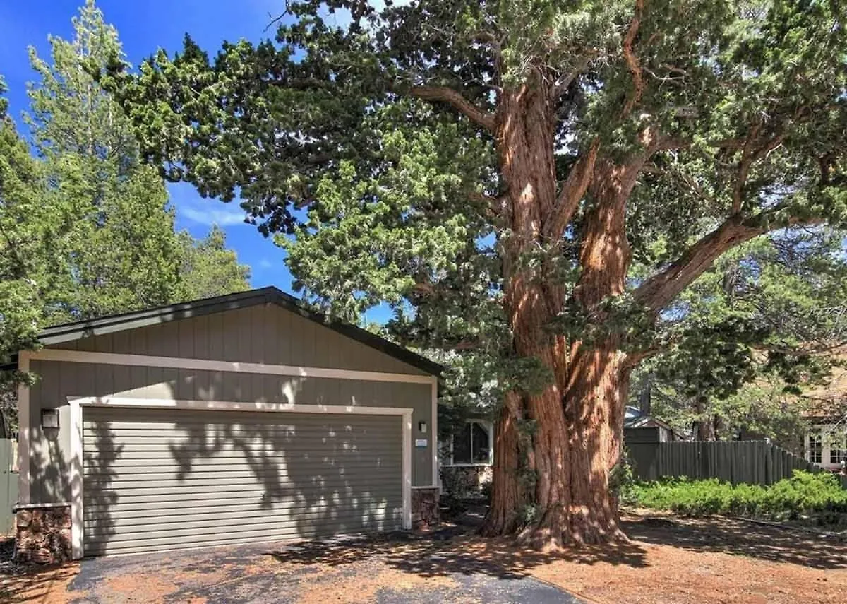 1987 Cherokee St, Home location
